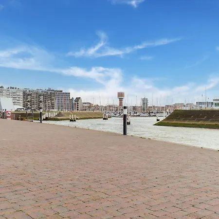 アパート Comfortable Flat In The Heart Of ブランケンベルヘ